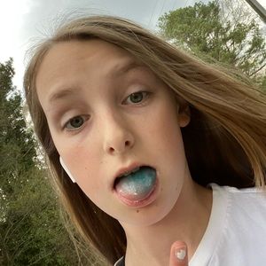 Meet your Posher, Ella